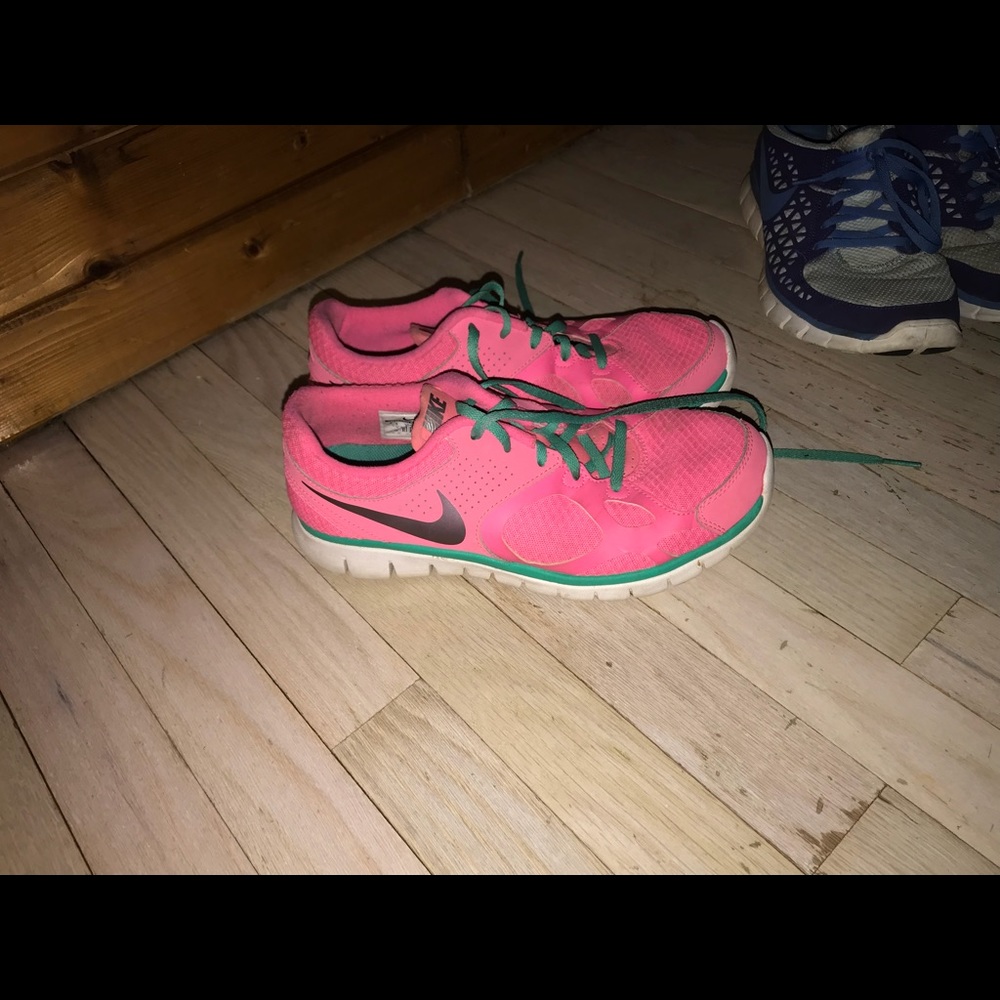 Pink Nike Tennis Shoes